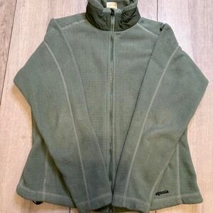 Vintage women's Green Patagonia fleece jacket SIZE S